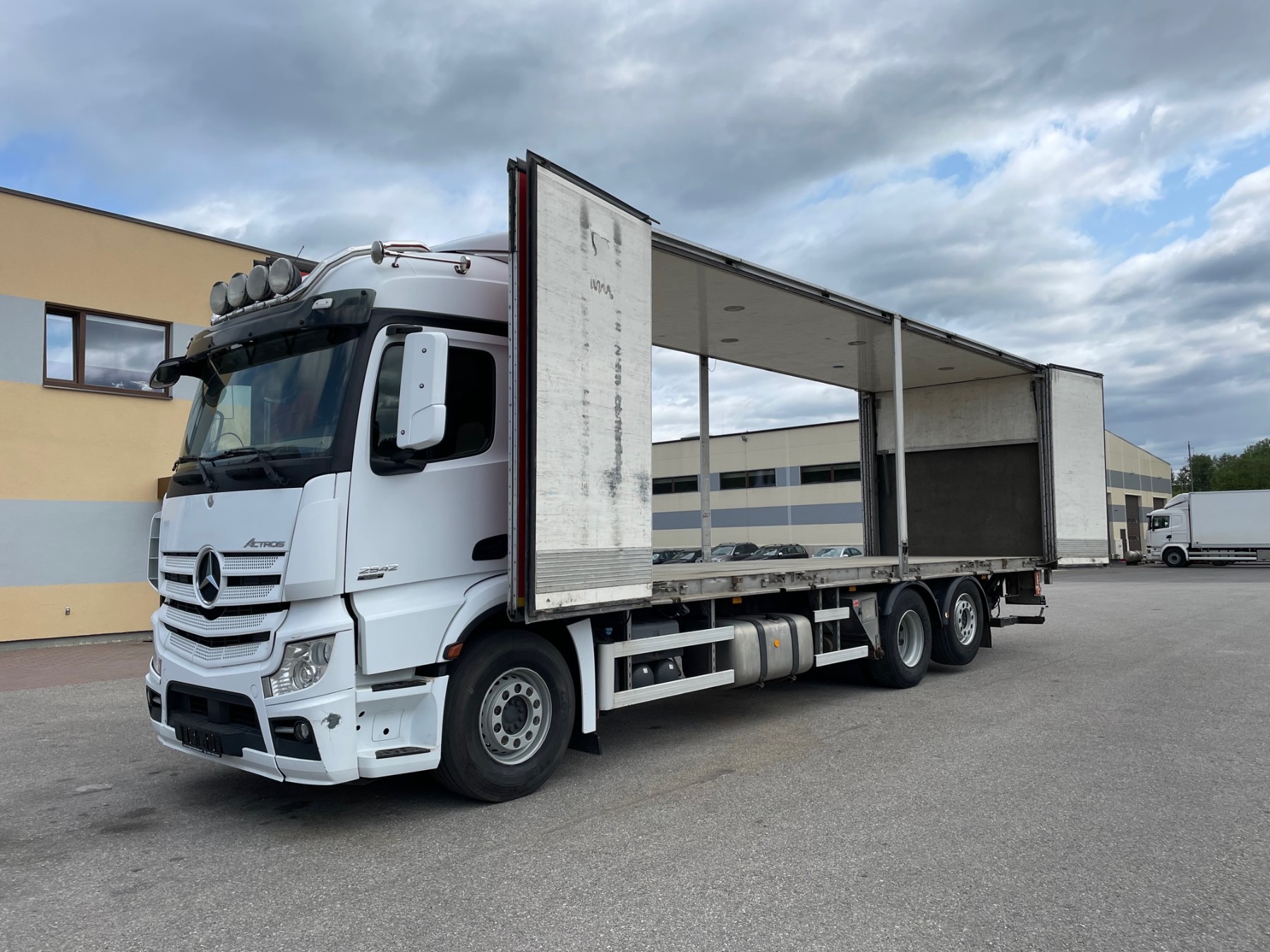 Mercedes-Benz Actros 2542 6x2*4 + SIDE OPENING 2X