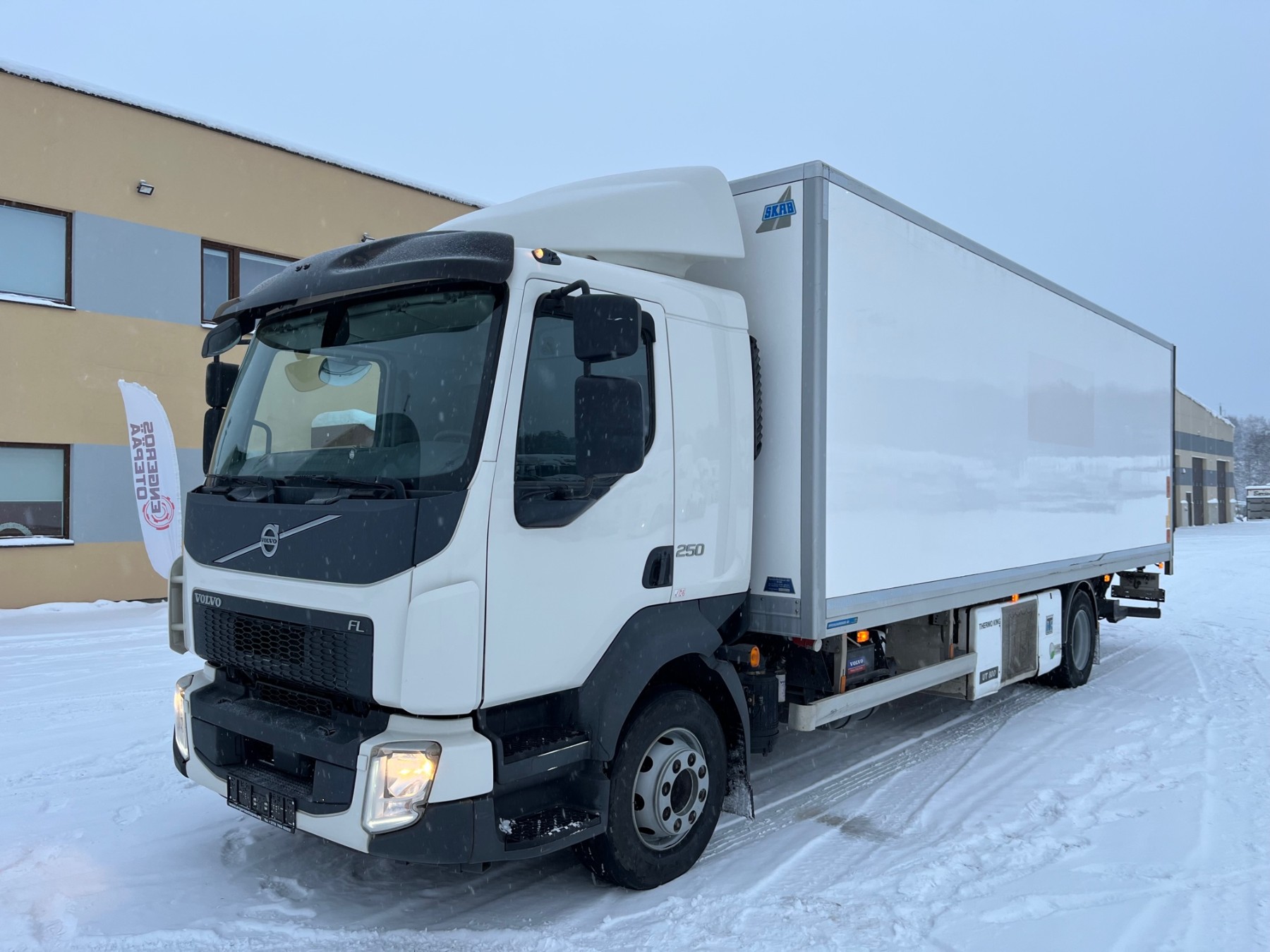 Volvo FL250 4x2 EURO 6 + THERMOKING UT800 + 177 000 KM !!!