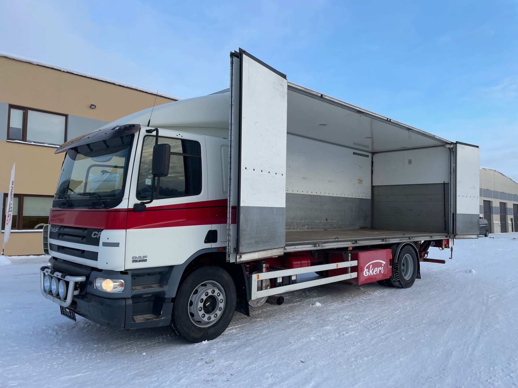 DAF CF 75.250 4x2 + SIDE OPENING + MANUAL