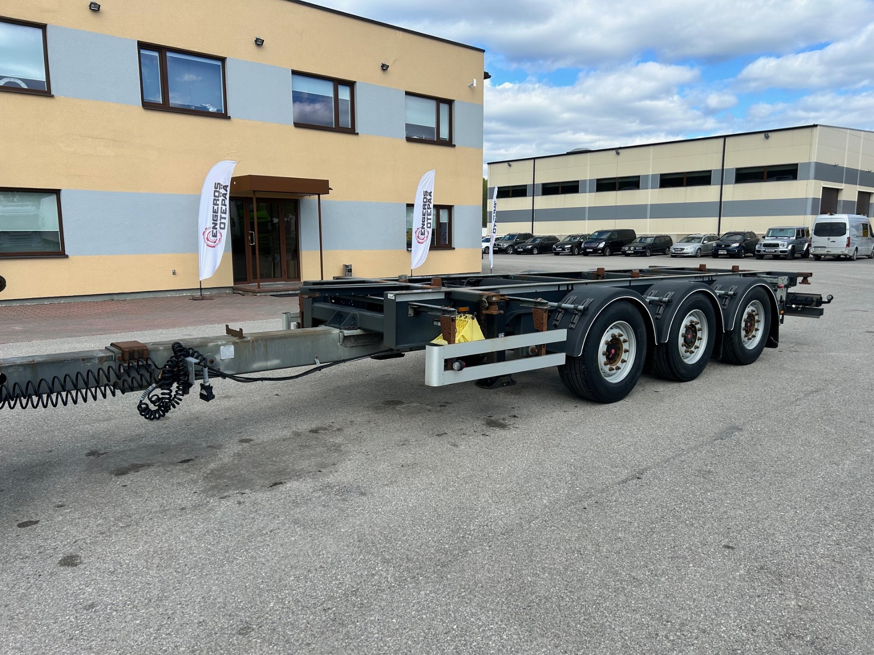 SYSTEM TRAILER 3-AXLE + LIFTING AXLE